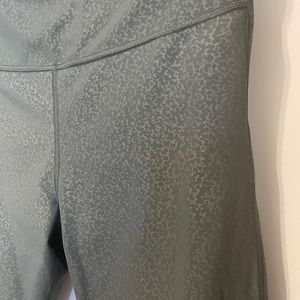 Athleta Ultimate Stash Pocket Embossed 7/8 Tight